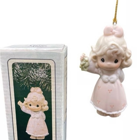 Precious Moments set of 8 Christmas ornaments. - Picture 5 of 9